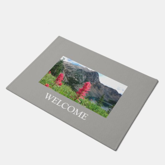 Wilde Blume und Craggy Mountains Fußmatte (Schrägansicht)