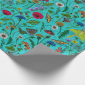 Wilde Blume und Motten auf aquamarin Geschenkpapier (Ecke)