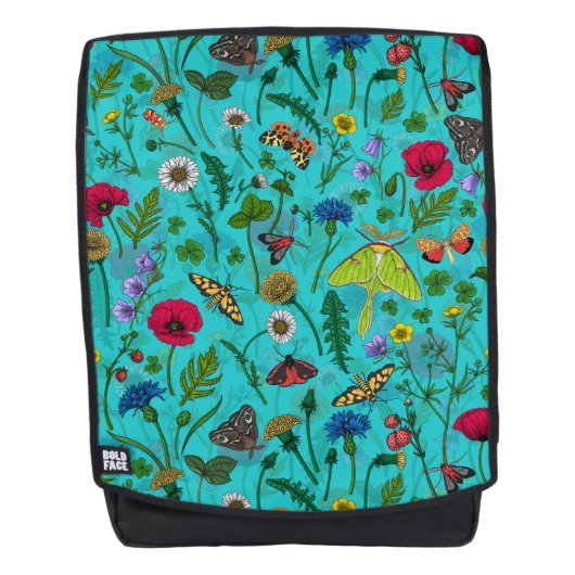 Wilde Blume und Motten auf aquamarin Rucksack (Vorderseite)