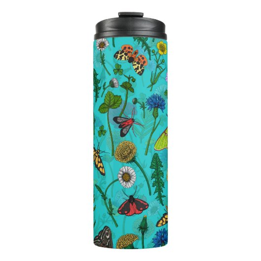 Wilde Blume und Motten auf aquamarin Thermosbecher (Vorderseite)