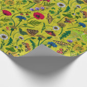 Wilde Blume und Motten auf Grün Geschenkpapier (Ecke)
