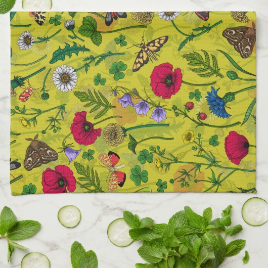 Wilde Blume und Motten auf Grün Geschirrtuch (Gefaltet)