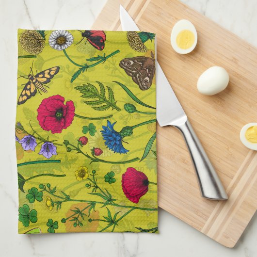 Wilde Blume und Motten auf Grün Geschirrtuch (Viertel Falte)