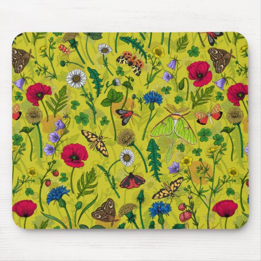 Wilde Blume und Motten auf Grün Mousepad (Vorne)