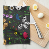 Wilde Blume und Schmetterlinge auf schwarz Geschirrtuch (Viertel Falte)