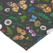 Wilde Blume und Schmetterlinge auf schwarz Kurzer Tischläufer (Ecke)
