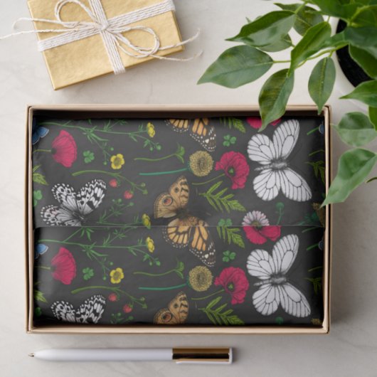 Wilde Blume und Schmetterlinge auf schwarz Seidenpapier (Geschenk)