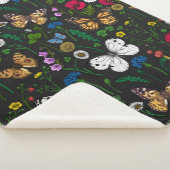 Wilde Blume und Schmetterlinge auf schwarz Sherpadecke (3/4)