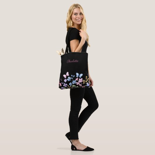 Wilde Blume und Schmetterlinge Tasche (Am Model)