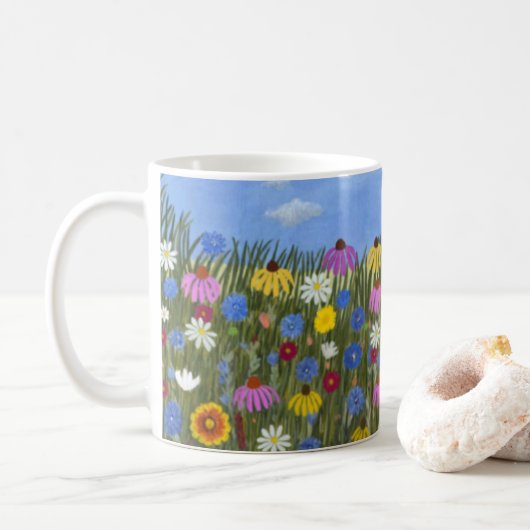 Wilde Blumen mit Gänseblümchen Klassiker Kaffeetasse (Mit Donut)