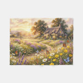 Wilde Blumen und ein süßes Cottage Fleecedecke (Vorderseite (Horizontal))