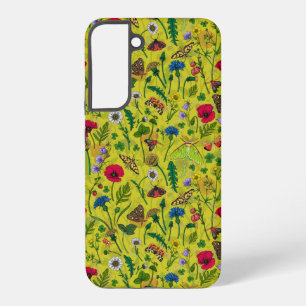 Wilde Blumen und Motten auf Grün Samsung Galaxy Hülle