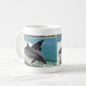 Wilde Bottlenose-Delphine, die Sanibel Kaffeetasse (Vorderseite Links)