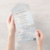 Wilde Daisien auf hellgrauem QR-Code All In One Einladung (Abreißen)