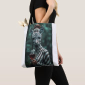 "Wilde Elegance: Die Zebra mit dem Weinglas" Tasche (Von Nahem)