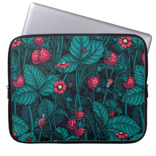 Wilde Erdbeeren, rot und blau Laptopschutzhülle