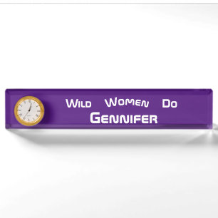 Wilde Frauen tun moderne, trendige Uhr Namensplakette