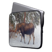 Wilde kanadische Elchkühe und Winterwald II Laptopschutzhülle (Vorderseite Links)