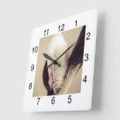 Wilde Knospen - das Vertrauen in das neue Leben Quadratische Wanduhr (Winkel)