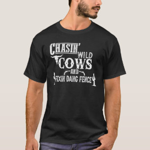 Wilde Kühe jagen und den verdammten Zaun repariere T-Shirt