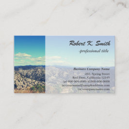 wilde Landschaftsbild des Berges, blauer Himmel Visitenkarte