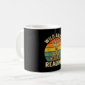 Wilde Lesegiraffe Retro Bücherliebhaber Kaffeetasse (Vorderseite Links)