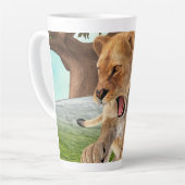 Wilde Löwin Dschungel-Abenteuer-Kunst Milchtasse (Linke Ecke)
