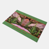 Wilde Mullein-Blume unter den Felsen Personalisier Fußmatte (Schrägansicht)