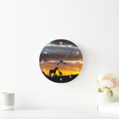 Wilde Mustang Mare und Fohlen-Silhouette mit Sonne Runde Wanduhr (Zuhause)
