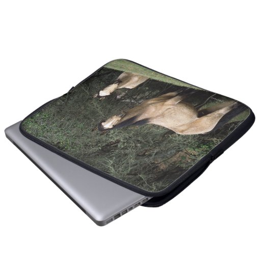 Wilde Mustang-Pferde 6 Laptopschutzhülle (Vorne Knopf)