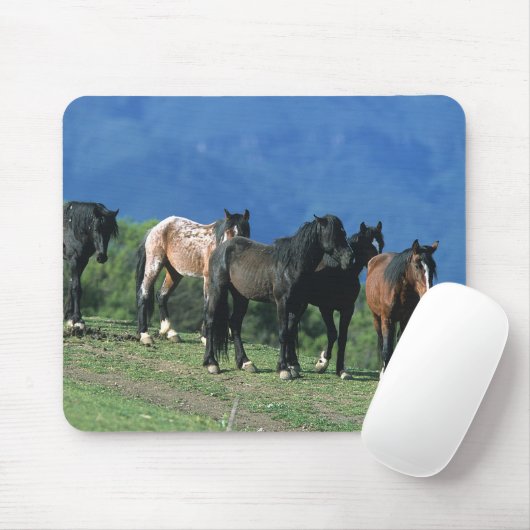 Wilde Mustang-Pferde in den Bergen Mousepad (Mit Mouse)