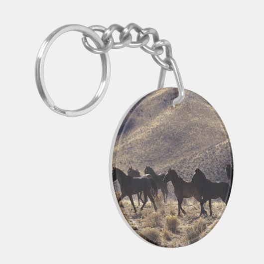Wilde Mustang-Pferde in der Wüste 1 Schlüsselanhänger (Vorderseite links)