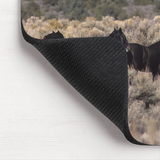 Wilde Mustang-Pferde in der Wüste 2 Mousepad (Ecke)