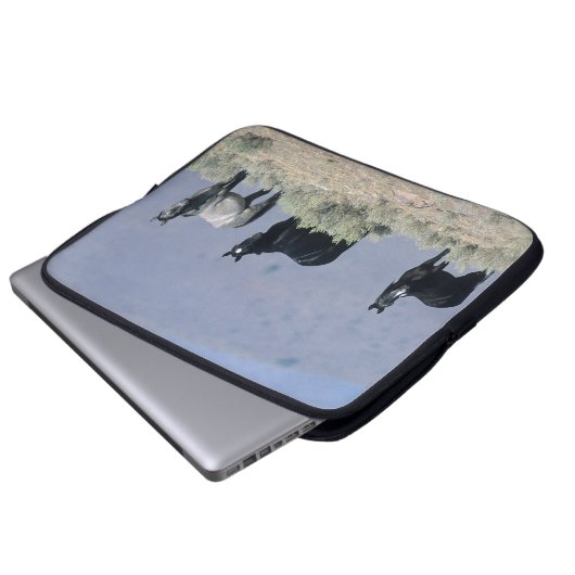 Wilde Mustang-Pferde in der Wüste 3 Laptopschutzhülle (Vorne Knopf)