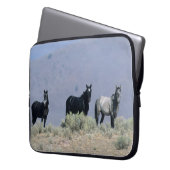 Wilde Mustang-Pferde in der Wüste 3 Laptopschutzhülle (Vorderseite Links)
