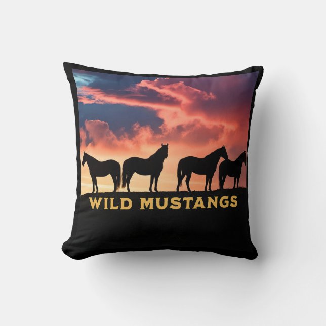 Wilde Mustangs am Horizont, Geschenk für Pferde, a Kissen (Vorderseite)