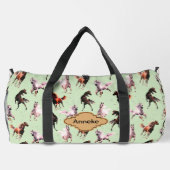 Wilde Pferde auf Grün Duffle Bag (Rückseite)
