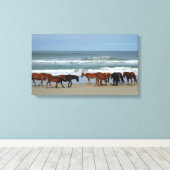 Wilde Pferde Außenbanks NC-Leinwand Leinwanddruck (Insitu (Holzboden))
