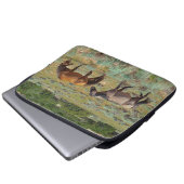 Wilde Pferde grasen Laptopschutzhülle (Vorne Knopf)