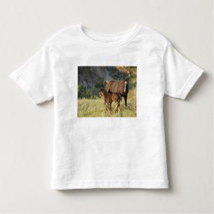 Wilde Pferde im Nationalpark Theodore Roosevelt Kleinkind T-shirt