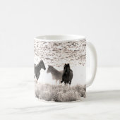Wilde Pferde in der Westwüste Kaffeetasse (VorderseiteRechts)