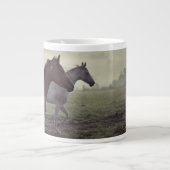 Wilde Pferde Jumbo-Tasse (Vorderseite)
