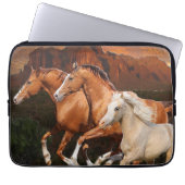 Wilde Pferde Laptopschutzhülle (Vorderseite)