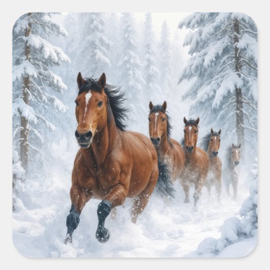 Wilde Pferde laufen durch einen schneebedeckten Wa Quadratischer Aufkleber (Vorderseite)