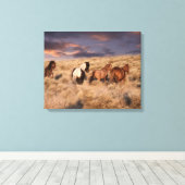 Wilde Pferde laufen Leinwanddruck (Insitu (Holzboden))