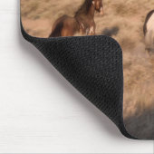Wilde Pferde laufen Mousepad (Ecke)