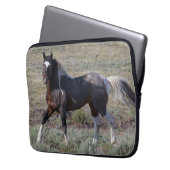 Wilde Pferde nach einem Staubbad Laptopschutzhülle (Vorderseite Links)