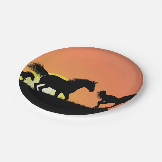 Wilde Pferde Pappteller (Schrägansicht)