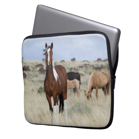 Wilde Pferde, Steengebirge Laptopschutzhülle (Vorderseite Links)