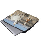 Wilde Pferde zu Hause im Sandwash Basin Laptopschutzhülle (Vorne Knopf)